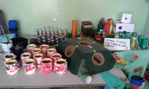 materiales reciclados - niños escuela 17